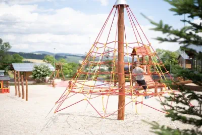 Rope climbing pyramid